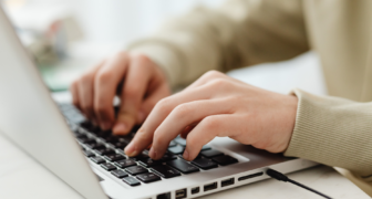 Comment s&rsquo;inscrire en DEUST Préparateur/Technicien en pharmacie ?